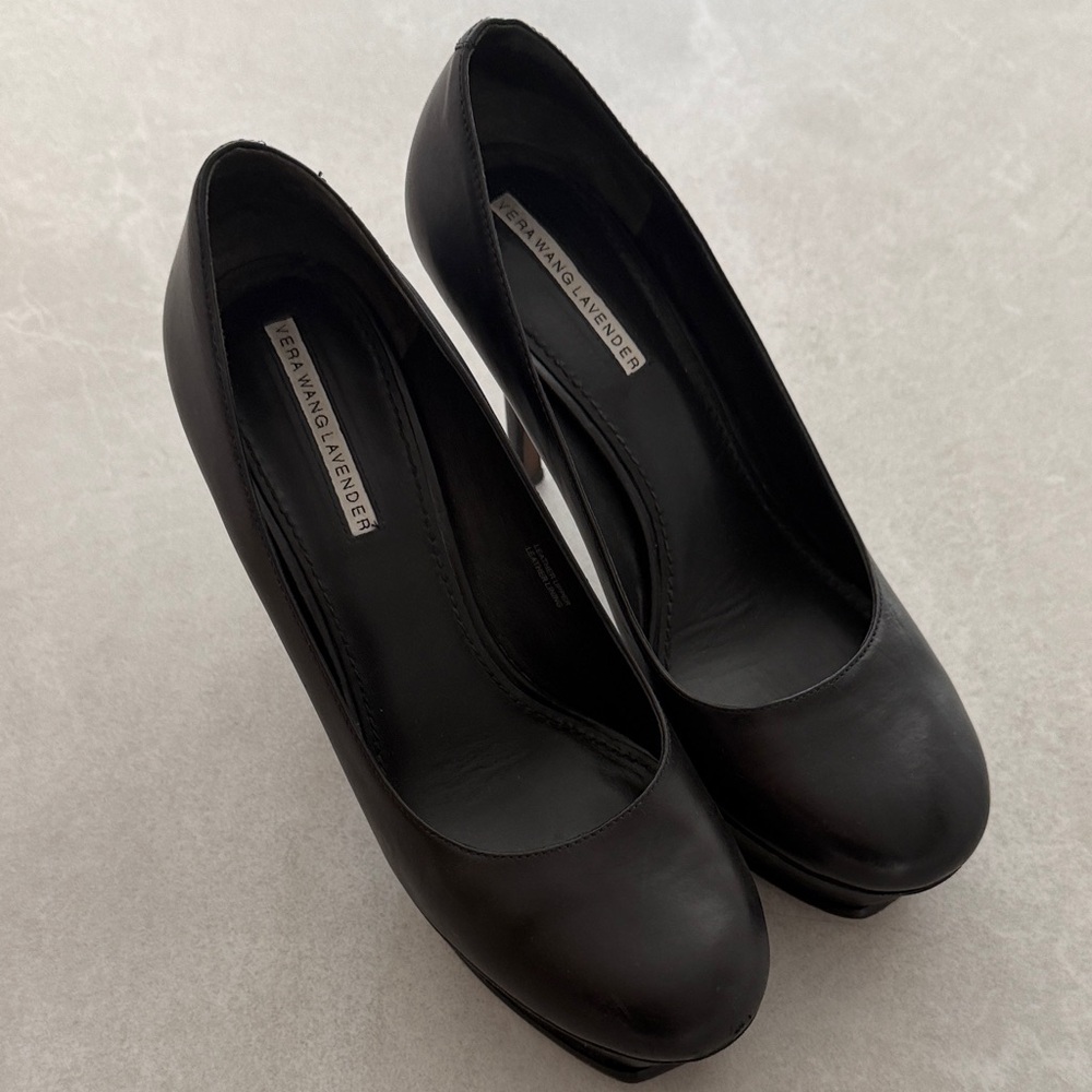 Vera Wang Lavender Label Black Leather Round-Toe Platform Pumps